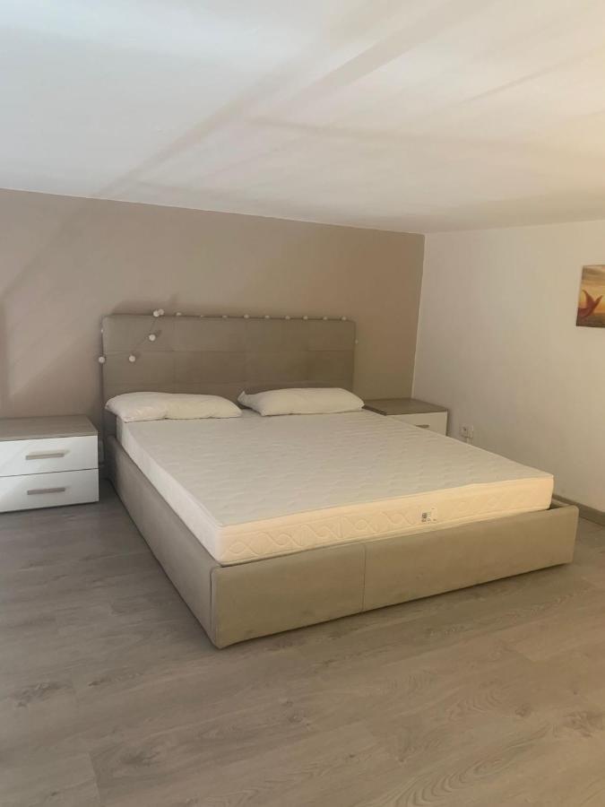 Odeon Apartment In Centro A リヴォルノ エクステリア 写真