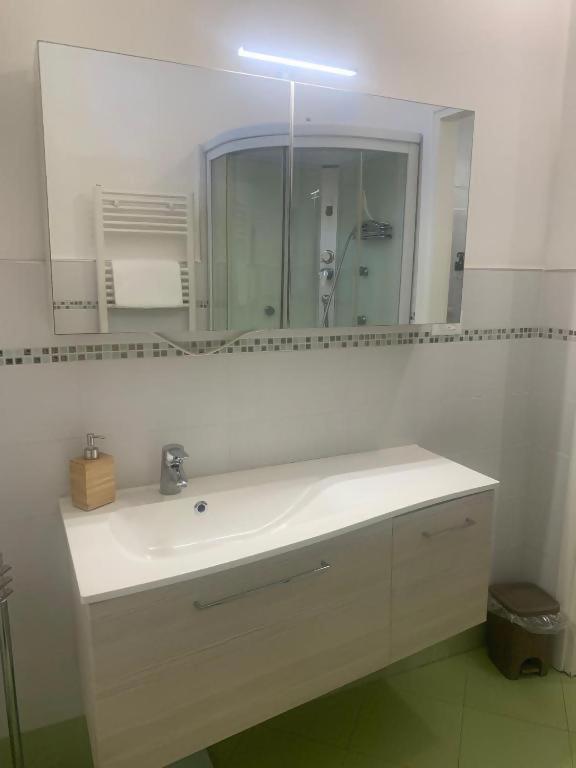 Odeon Apartment In Centro A リヴォルノ エクステリア 写真
